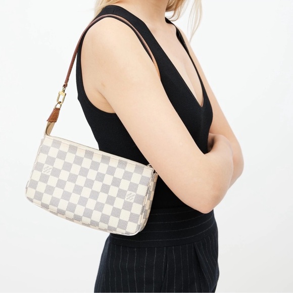 LOUIS VUITTON POCHETTE ACCESSORIES DAMIER AZUR SHOULDER BAG - Picture 1 of 9